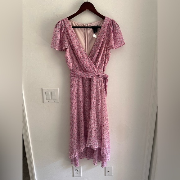 DKNY Faux Wrap Midi Dress in Floral Pink Sz 8 - Picture 2 of 7
